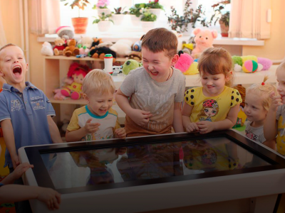 Как интерактивный сенсорный стол открывает новые возможности – увлекательные инклюзивные уроки 